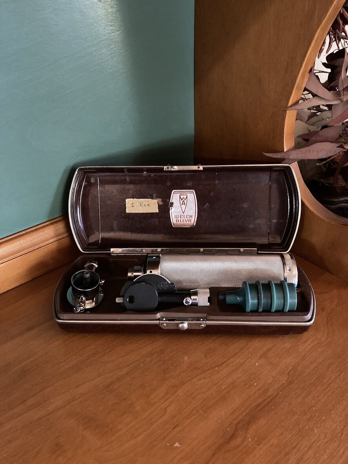 Vintage Welch Allyn Otoscope/ophthalmoscope Diagnostic Set In Bakelite Case