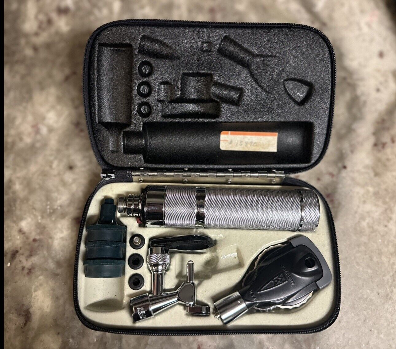 VINTAGE WELCH ALLYN DIAGNOSTIC SET OTOSCOPE & OPHTHALMOSCOPE IN CASE