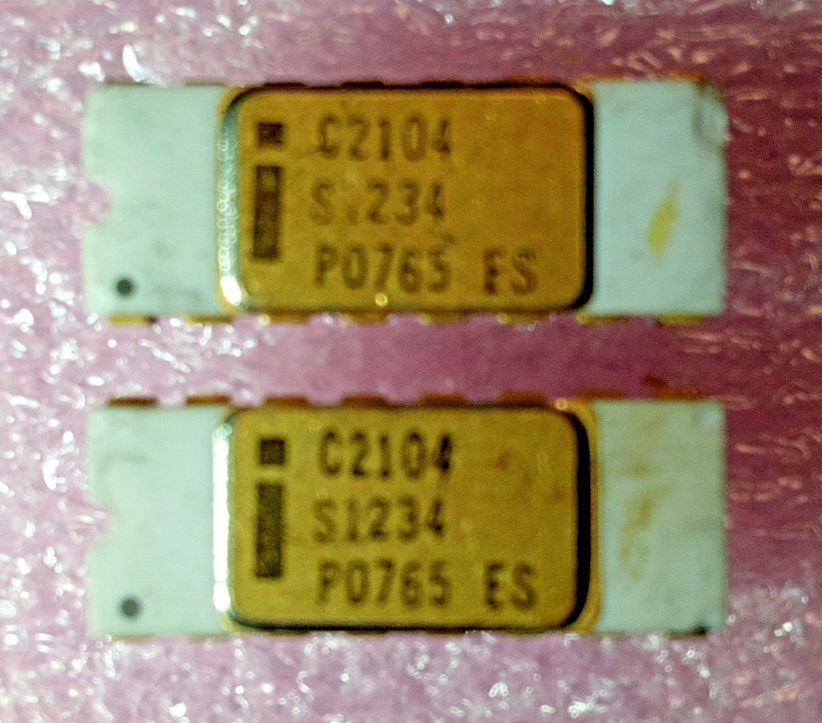 Apple 1 TRS-80 Intel C2104 Memory Gold CERDIP 4096x1 DRAM Vintage LOT of 2 PCS
