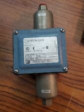 UNITED ELECTRIC J21K 150 PRESSURE SWITCH RANGE 0-40 PSID (CX24D) picture